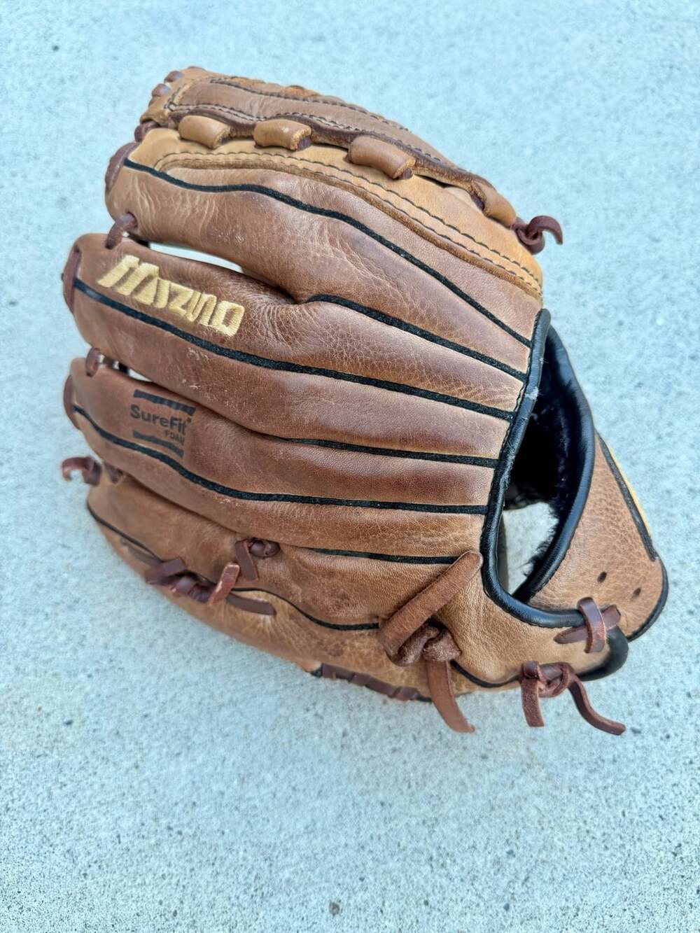 Mizuno GSL1175 Slider 11.75” Baseball Glove RHT Brown Leather
